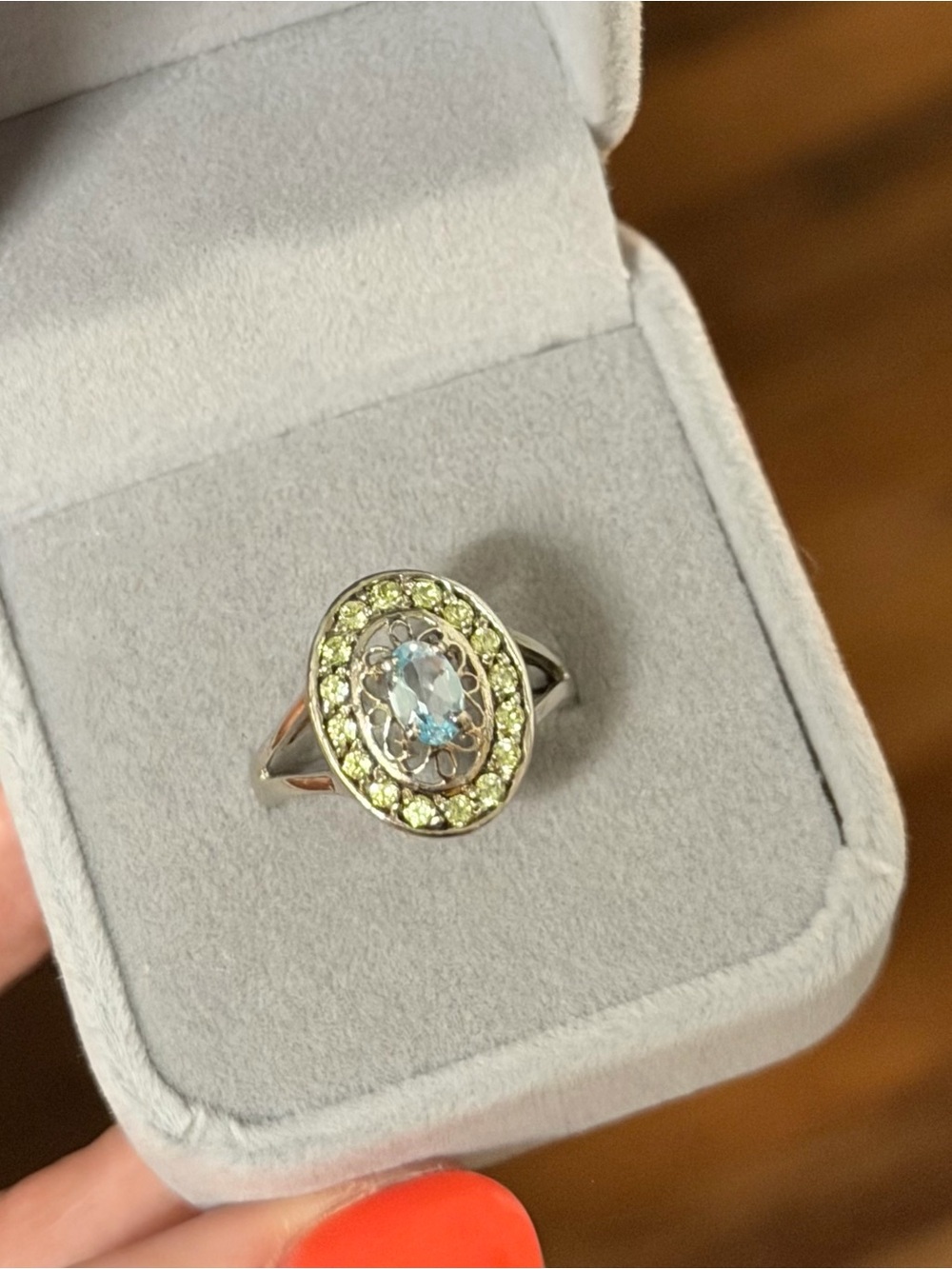 Beautiful Sky Blue Topaz with Peridot accent in 925 Sterling Silver Ring Sz 8